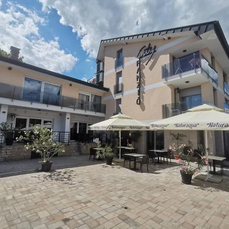 City Apartman Haz Balatonlelle Exterior foto