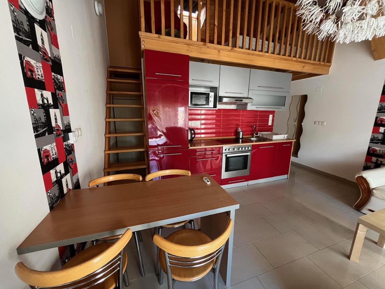 City Apartman Haz Balatonlelle Exterior foto