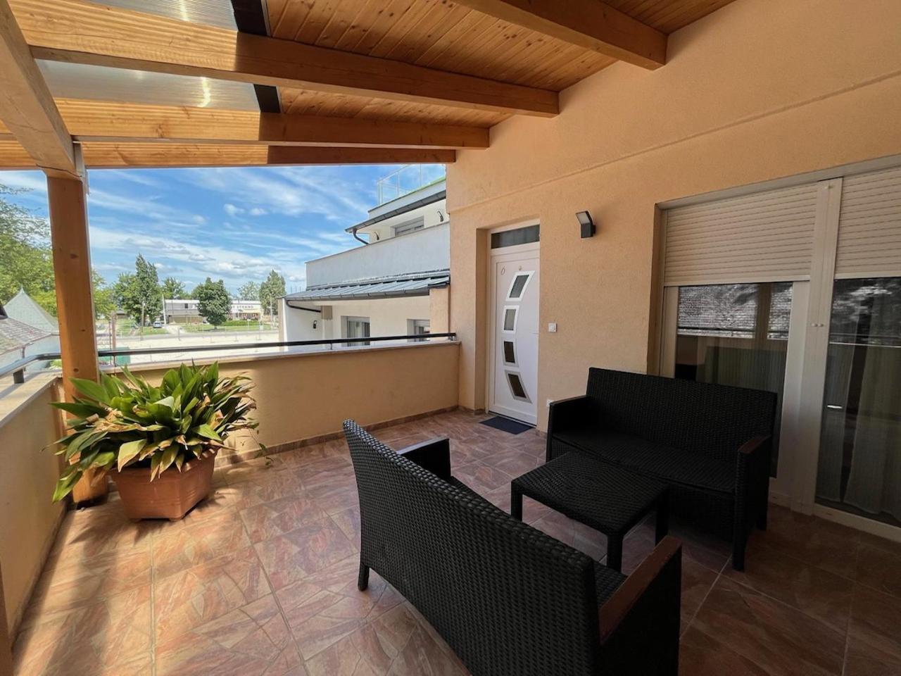 City Apartman Haz Balatonlelle Exterior foto