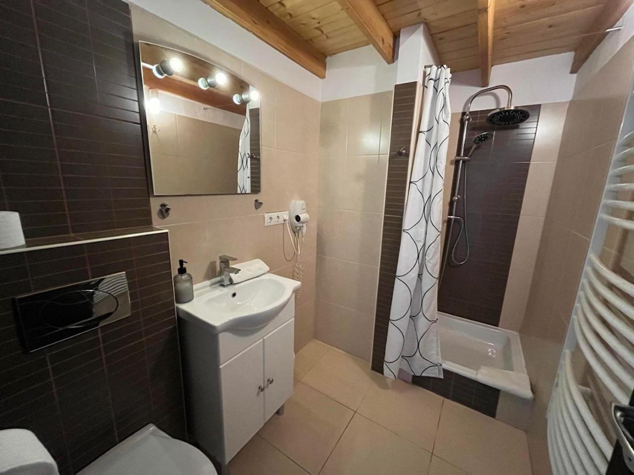 City Apartman Haz Balatonlelle Exterior foto