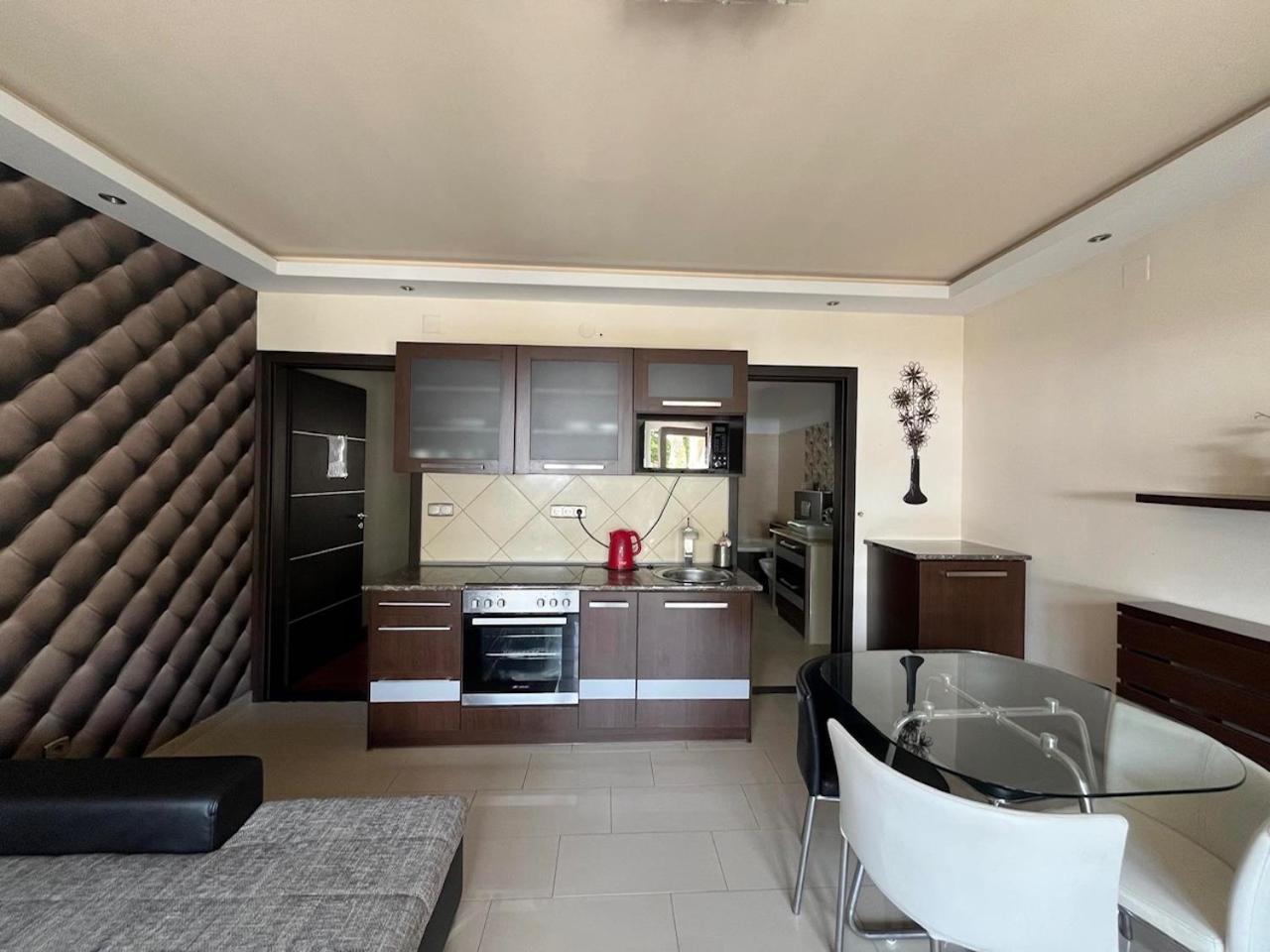 City Apartman Haz Balatonlelle Exterior foto