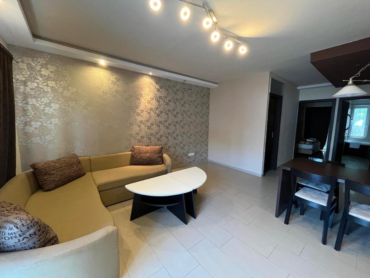 City Apartman Haz Balatonlelle Exterior foto